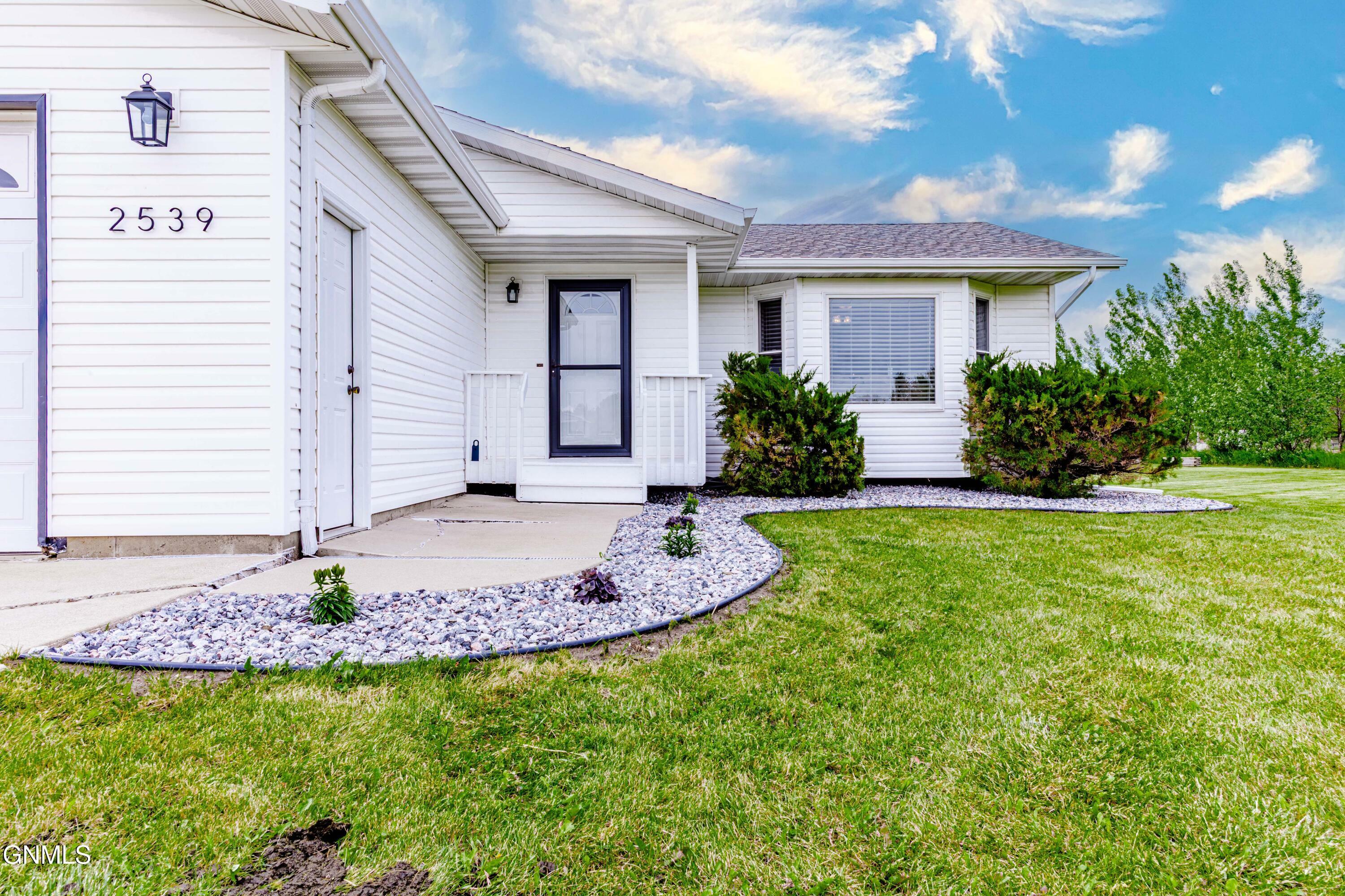 Property Photo: 2539 Clover Place ND 58503