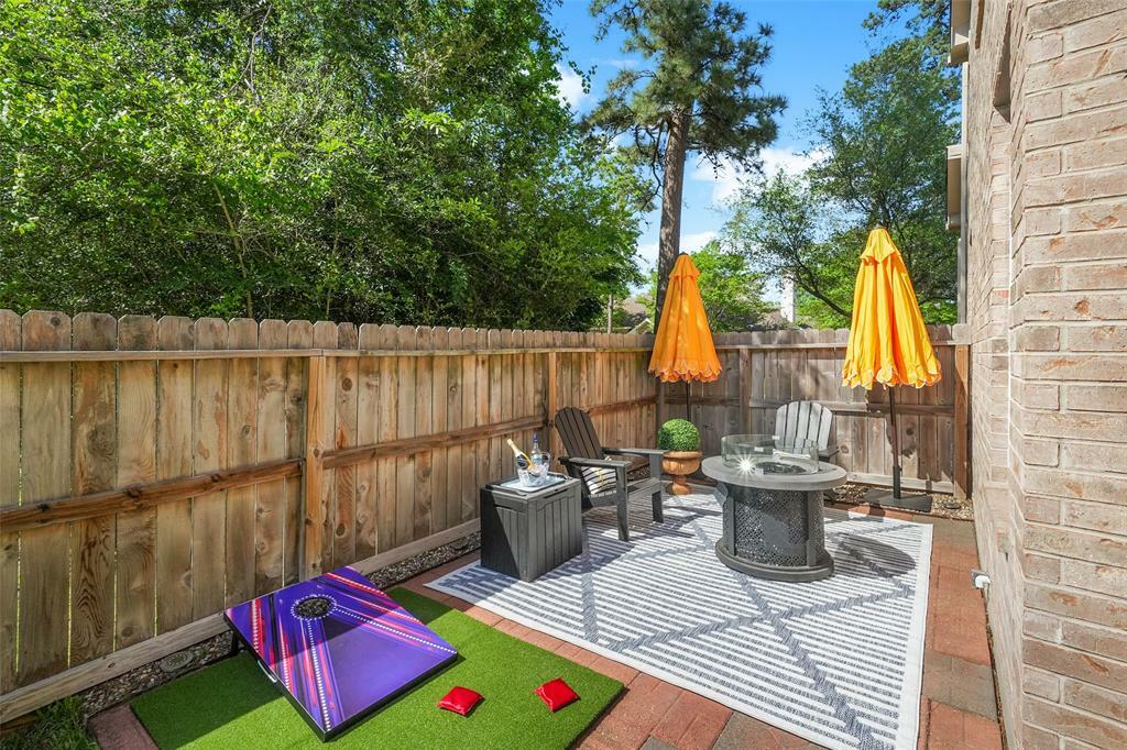 Property Photo: 71 Avenswood Place TX 77382