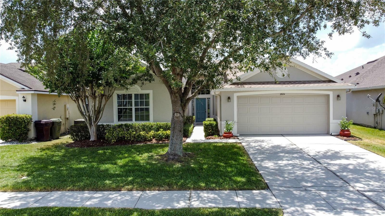 Property Photo: 2924 White Cedar Circle FL 34741