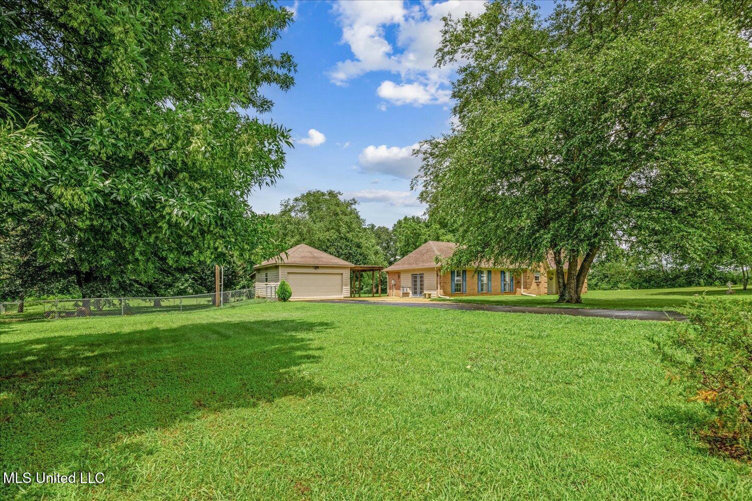 Property Photo: 10470 Hunters Walk MS 38632