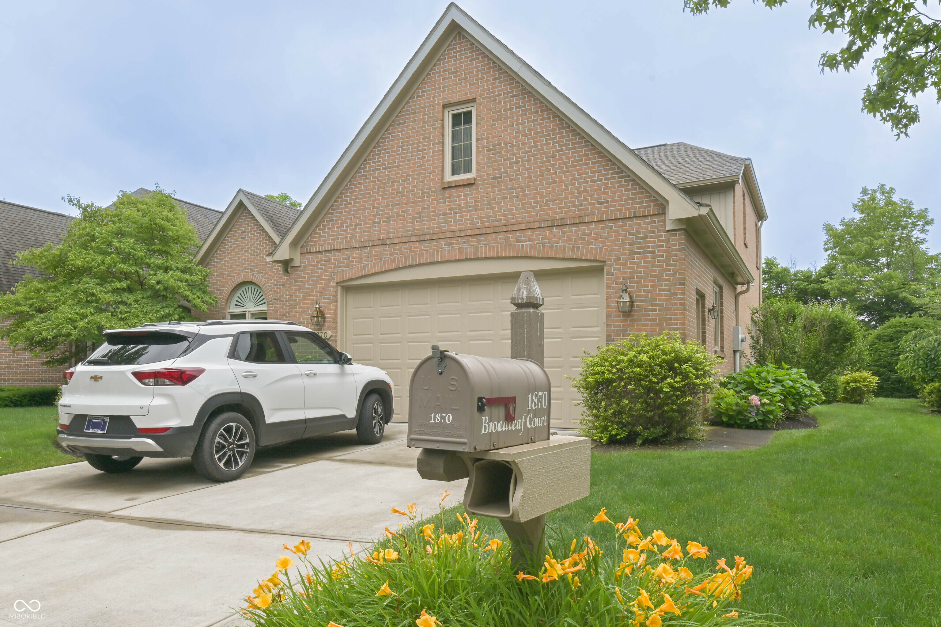 Property Photo:  1870 Broadleaf Court 10  IN 46143 