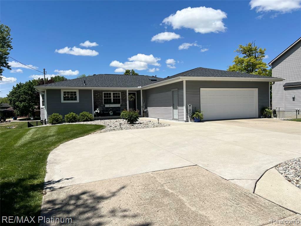 Property Photo:  13368 N Fenton Road  MI 48430 1176 