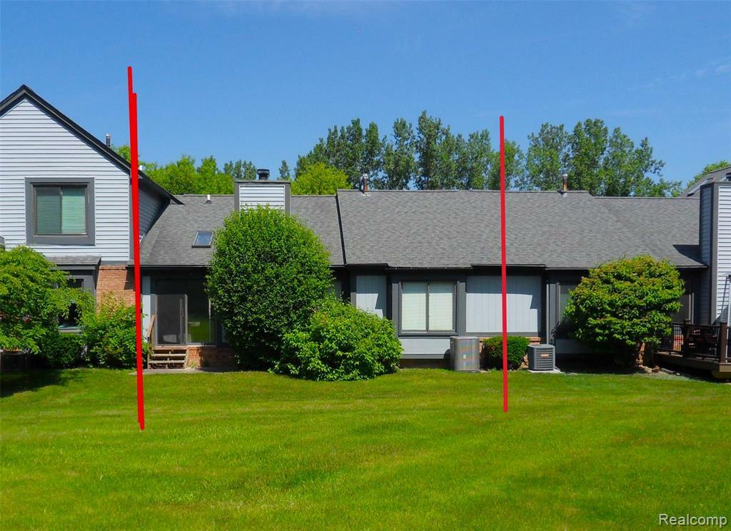 Property Photo: 2791 Lochmoor Boulevard 21 MI 48360 1948