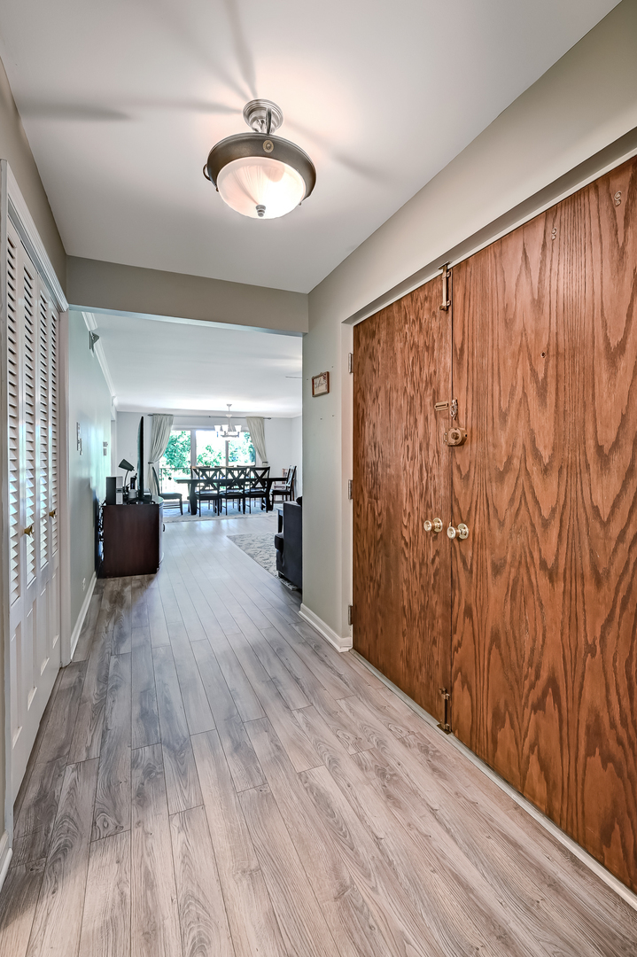 Property Photo: 1640 Royal Oak Road 4 IL 60561