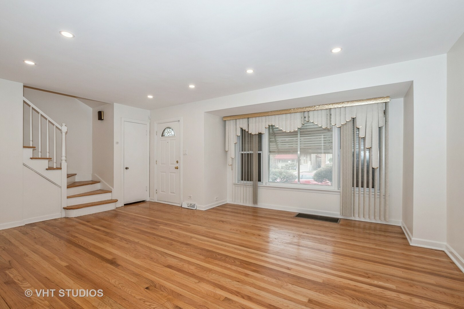 Property Photo: 9739 S Ellis Avenue IL 60628