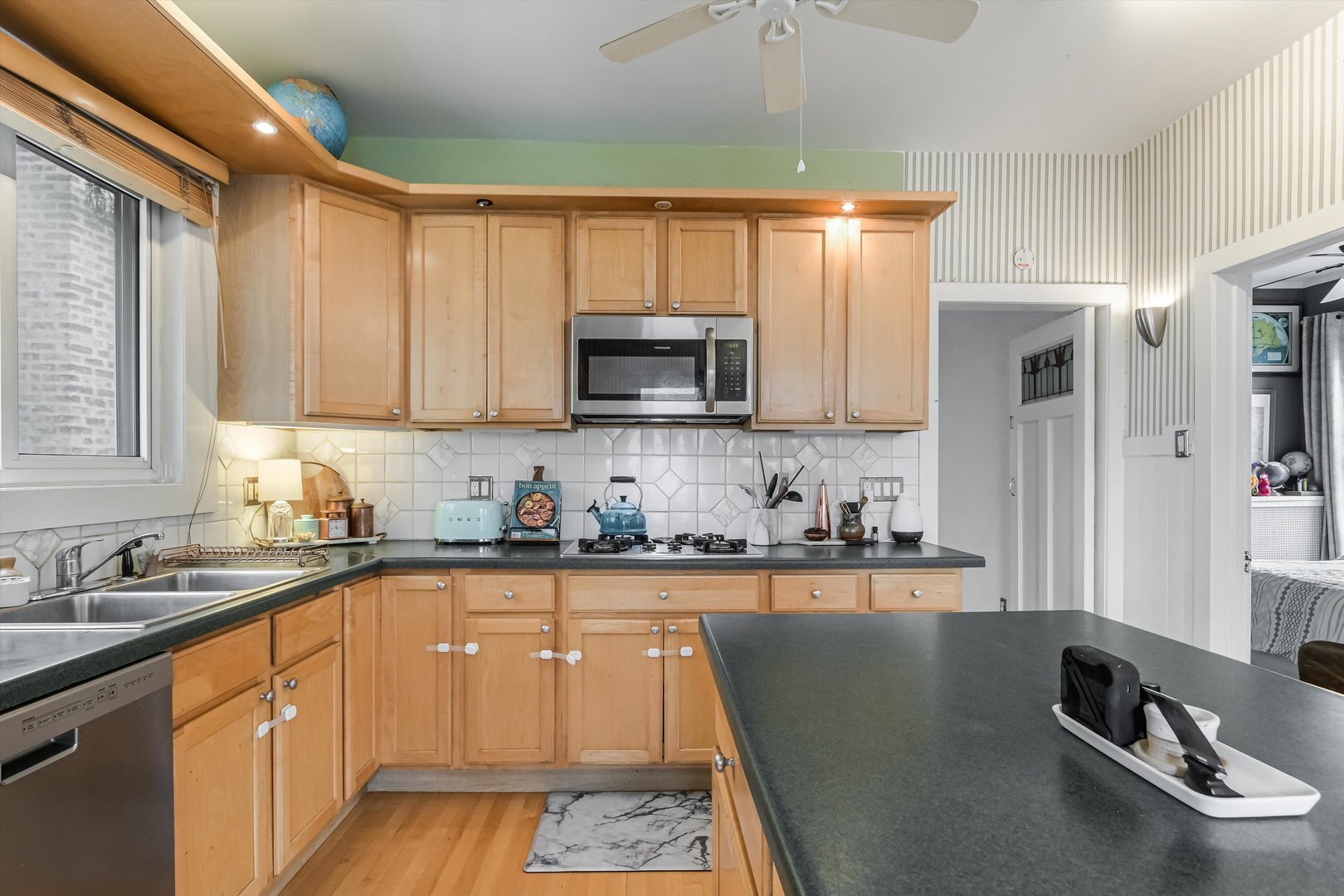 Property Photo: 4706 N Paulina Street IL 60640