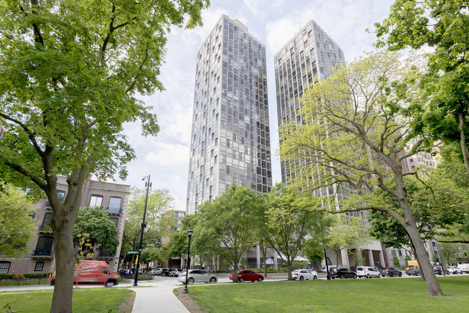 Property Photo: 345 W Fullerton Street 1001 IL 60614