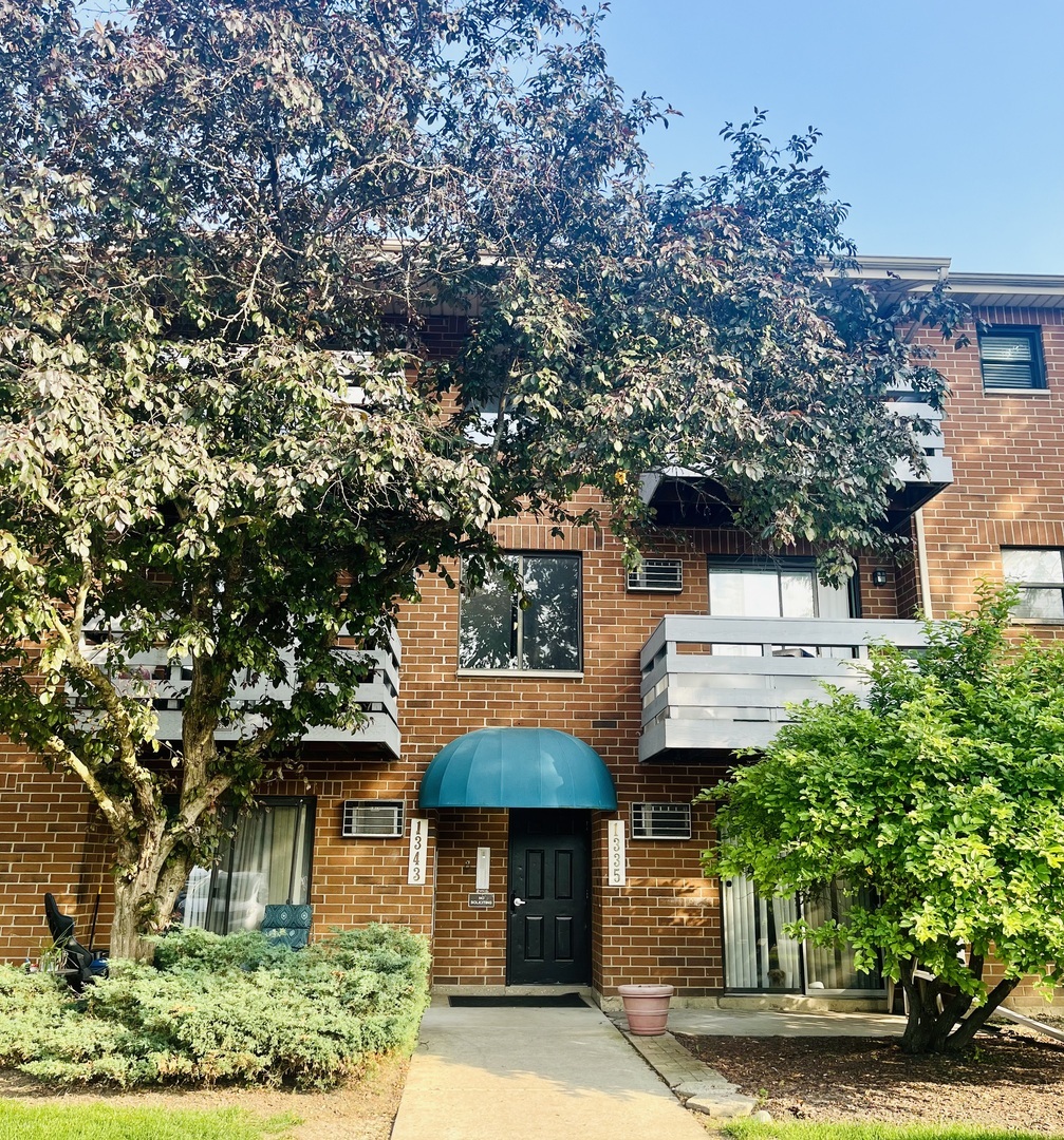 Property Photo: 1335 N Winslowe Drive 304 IL 60074