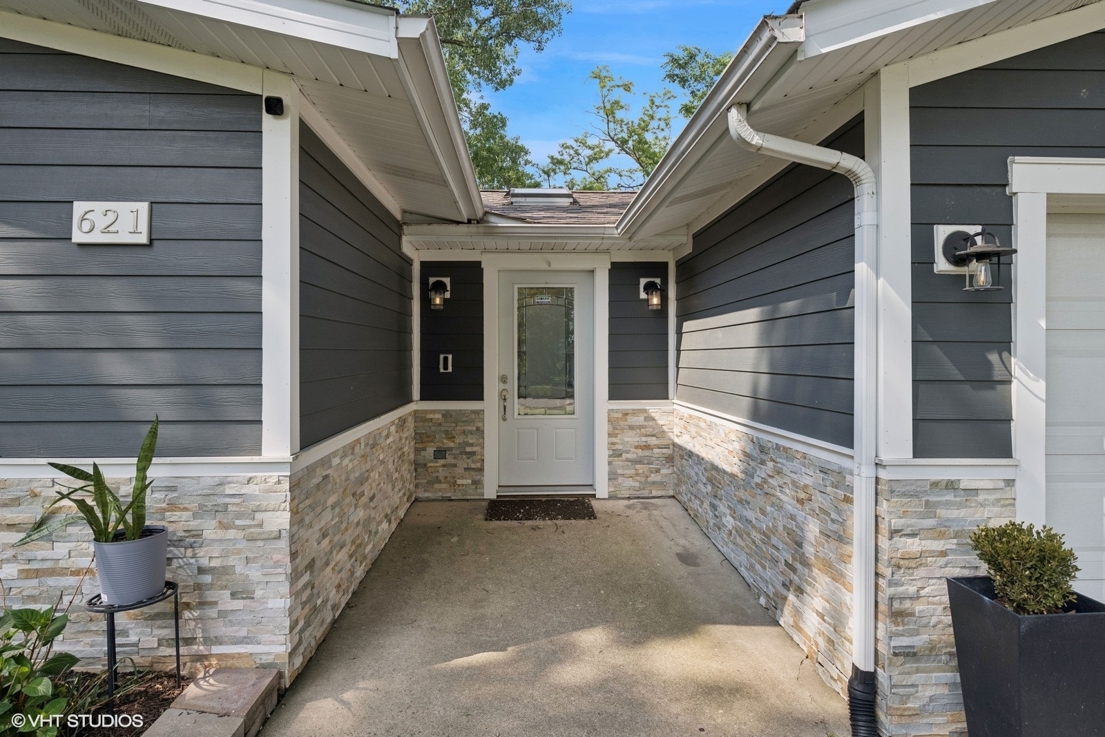 Property Photo: 621 W 56th Street IL 60521