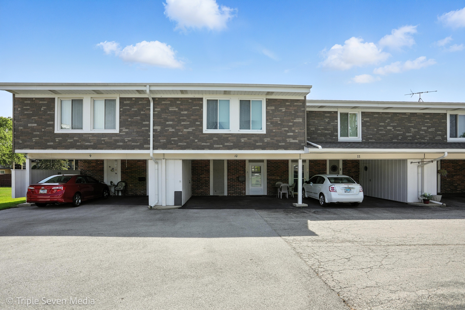 Property Photo: 10 Cour Masson 10 IL 60465