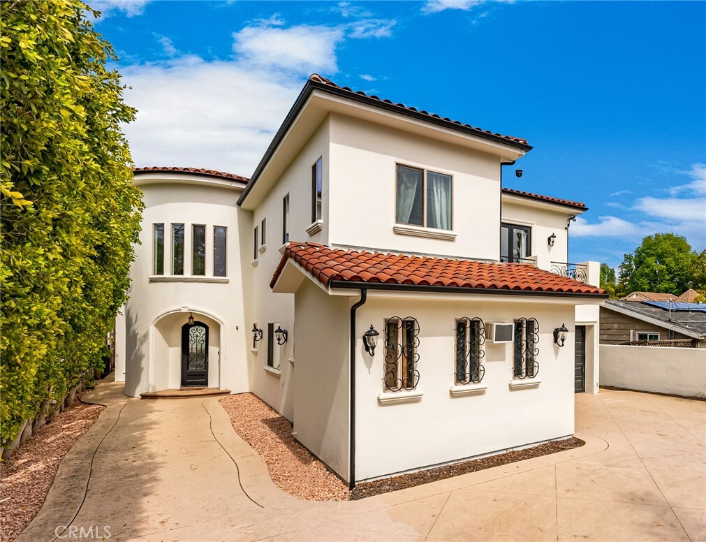 Property Photo: 23123 Oxnard Street CA 91367