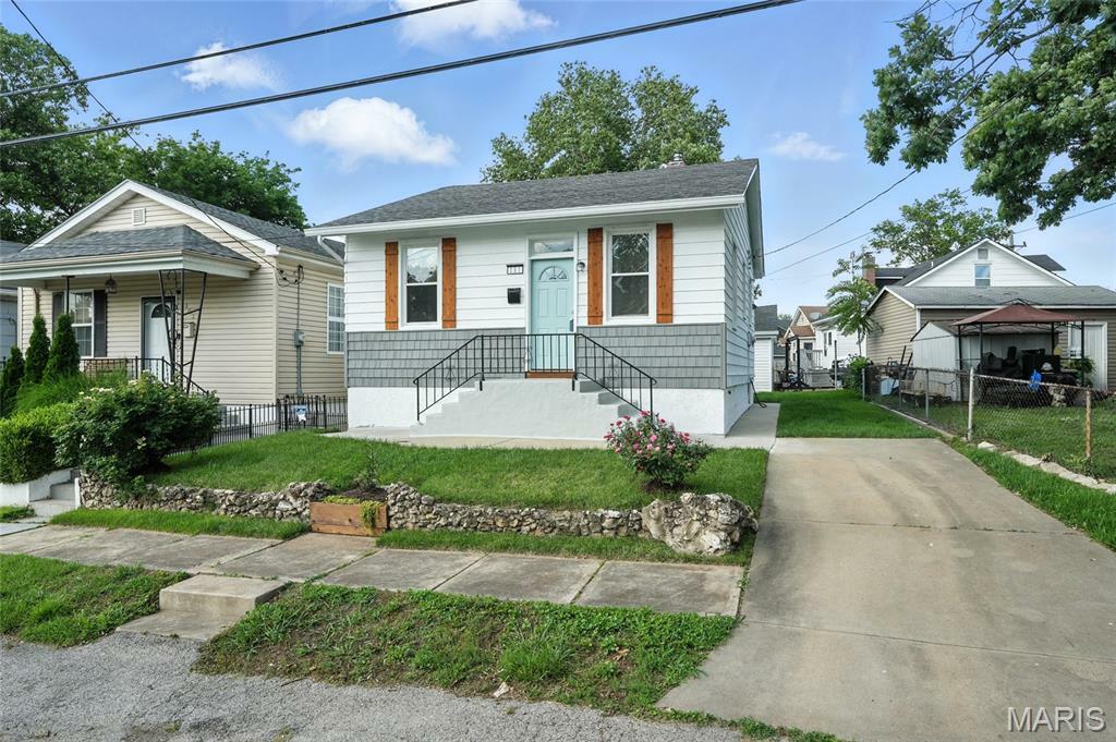 Property Photo: 301 Weiss Avenue MO 63125