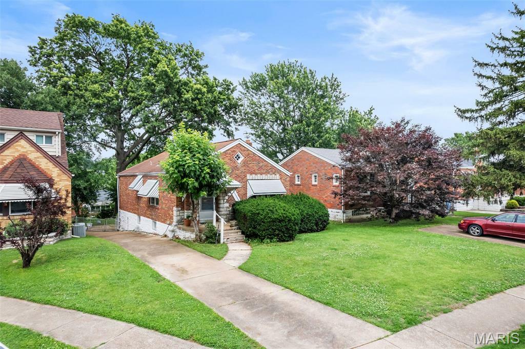 Property Photo: 669 Bellsworth Drive MO 63125