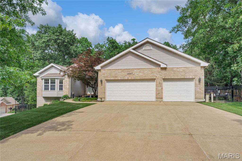 Property Photo: 1587 Paradise Valley Drive MO 63049