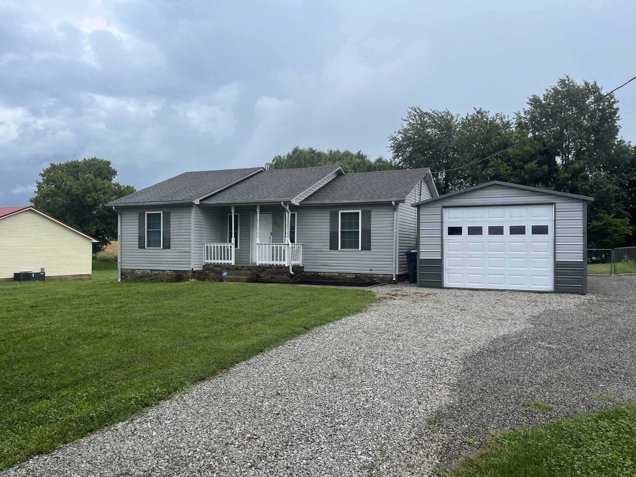 Property Photo: 1812 Carneal Ln KY 42262