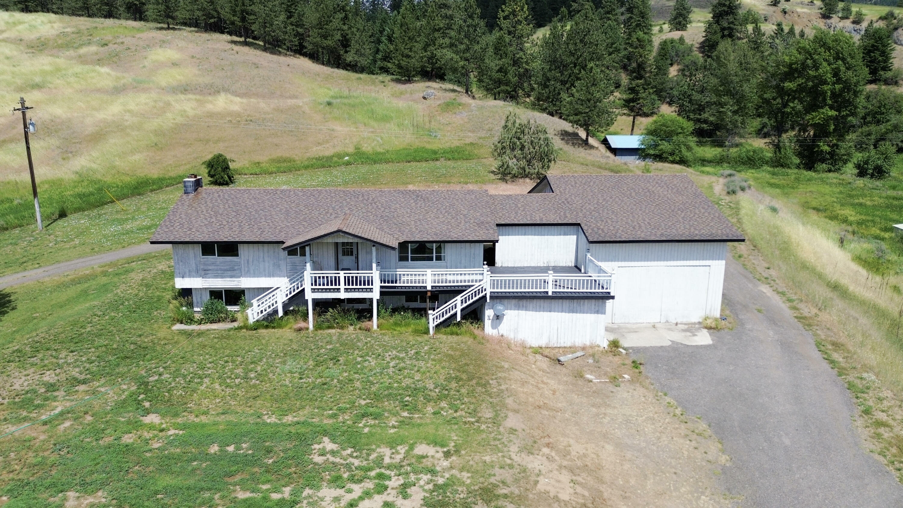 Property Photo: 598 N Hwy 395 WA 99141