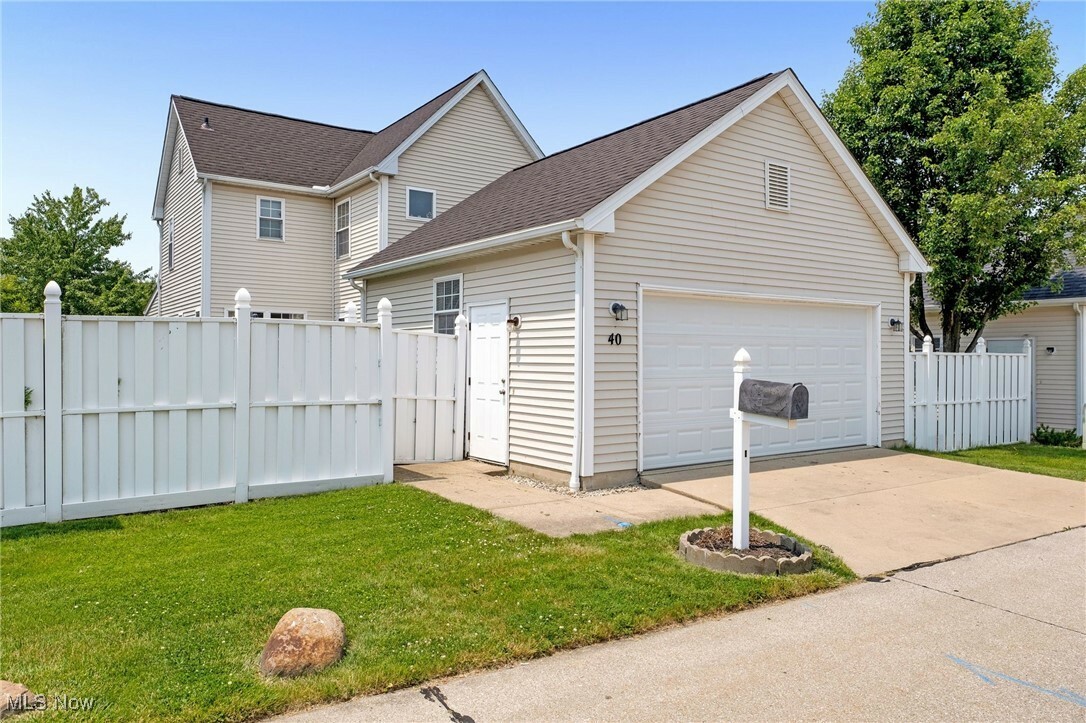 Property Photo: 1150 Chapman Lane 40 OH 44256