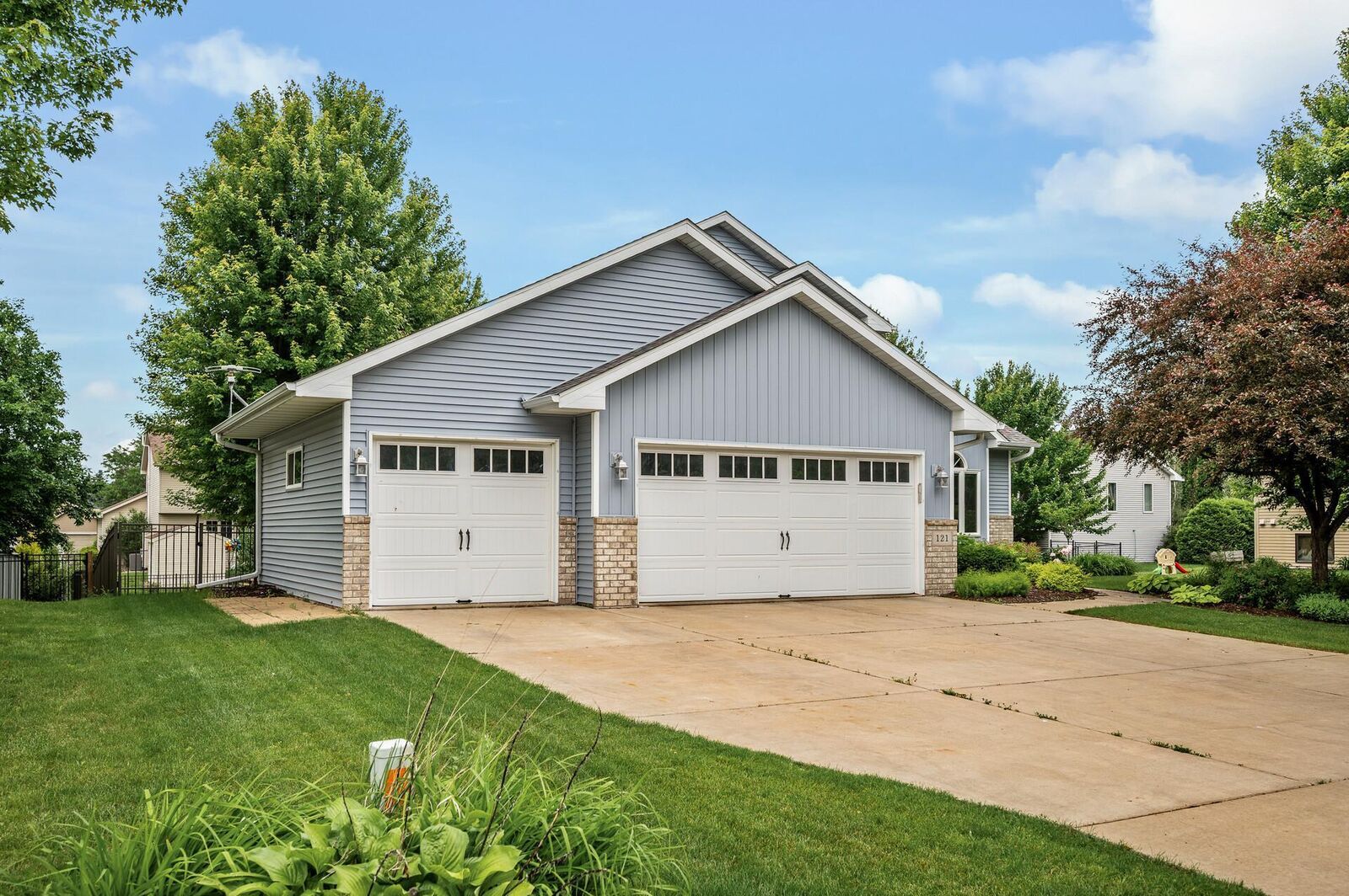 Property Photo: 121 Arbor Street MN 55057