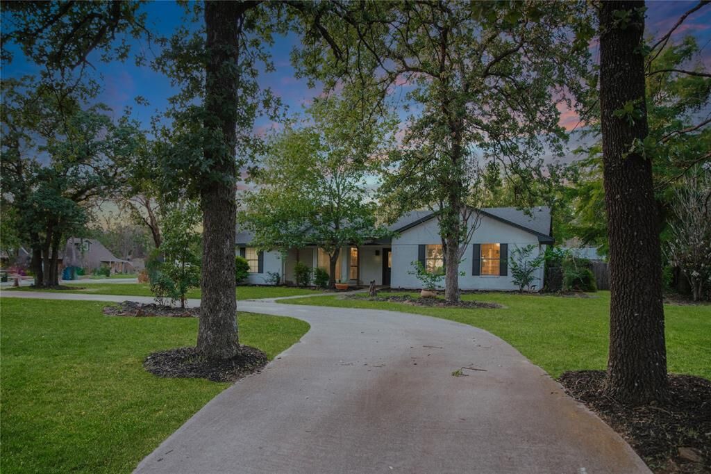 Property Photo: 312 Perkins Road TX 76227