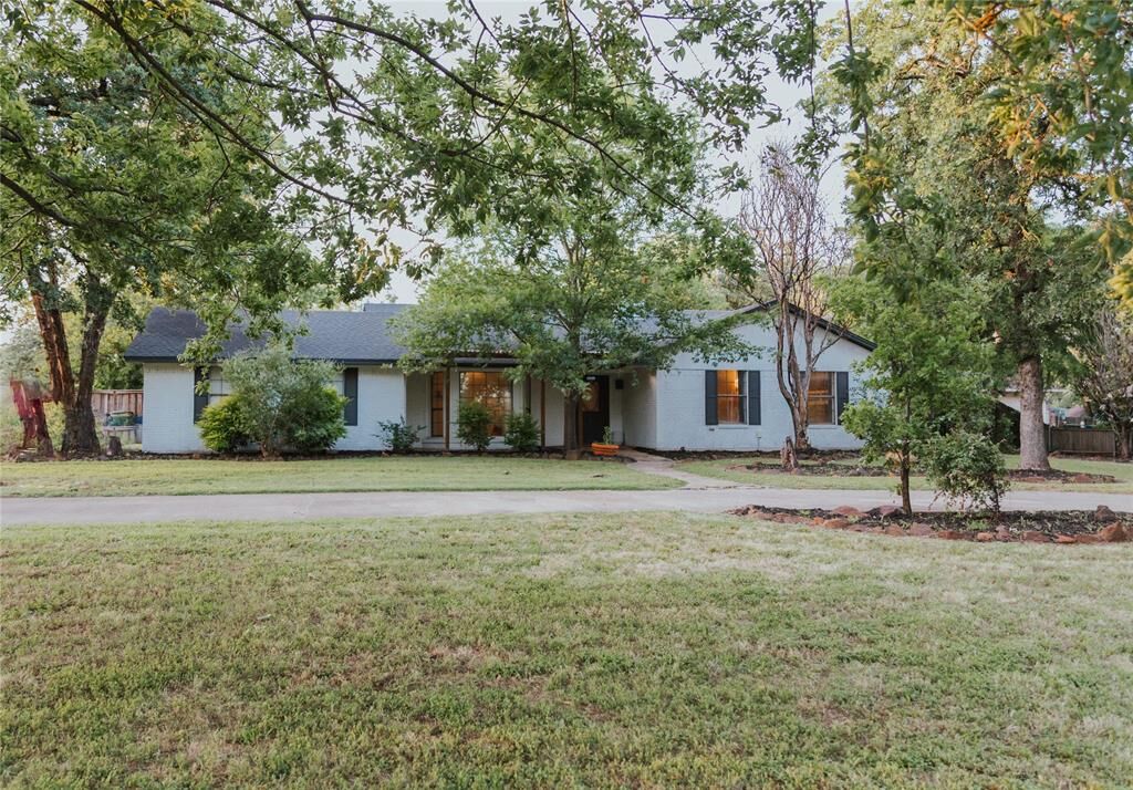Property Photo:  312 Perkins Road  TX 76227 