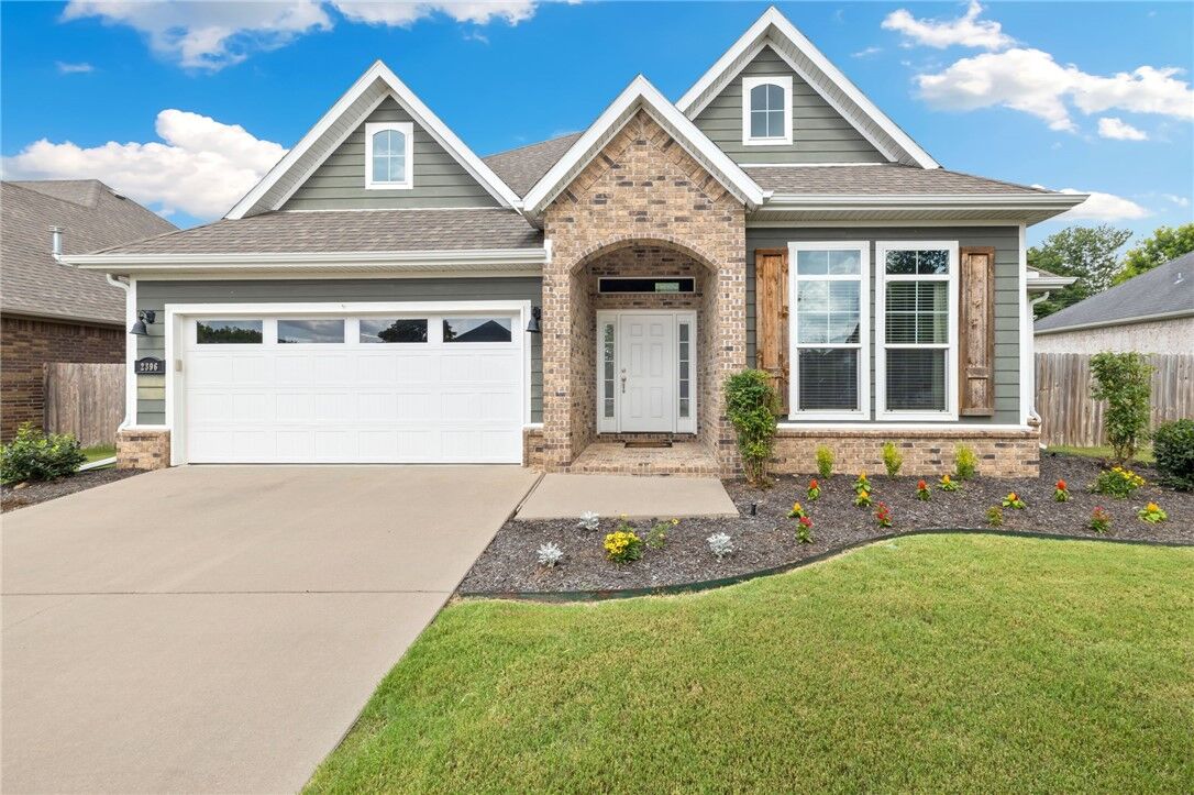 Property Photo: 2396 S Sugarbush Avenue AR 72701