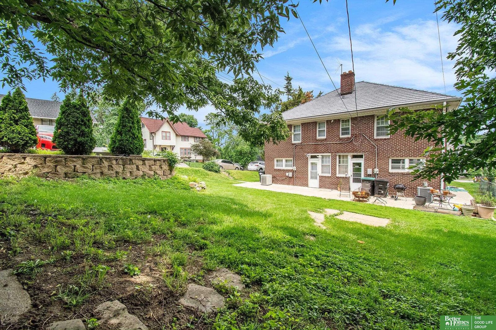 Property Photo:  1100/1102 S 35 Avenue  NE 68105 