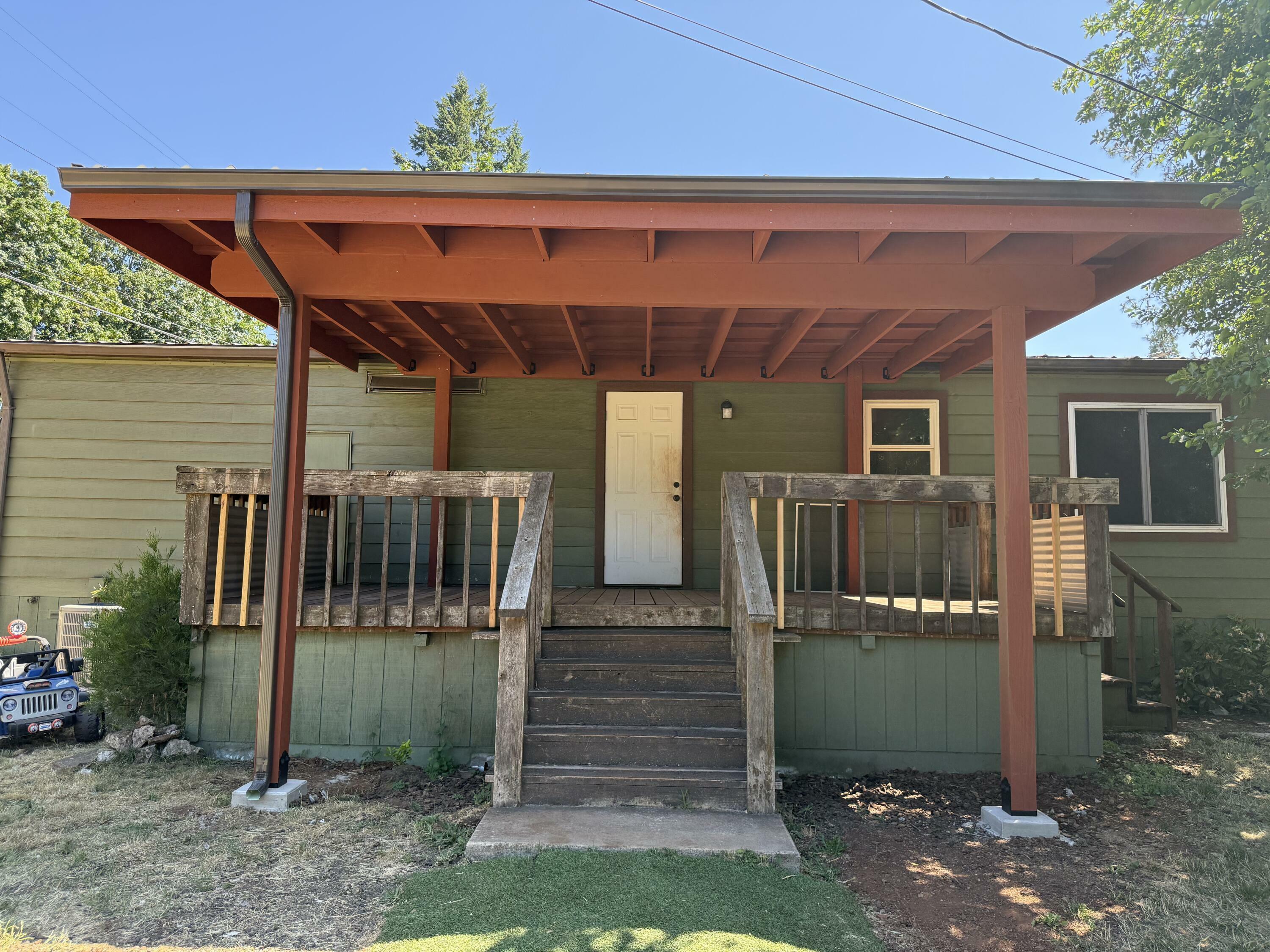 Property Photo: 616 Laurel Avenue OR 97522