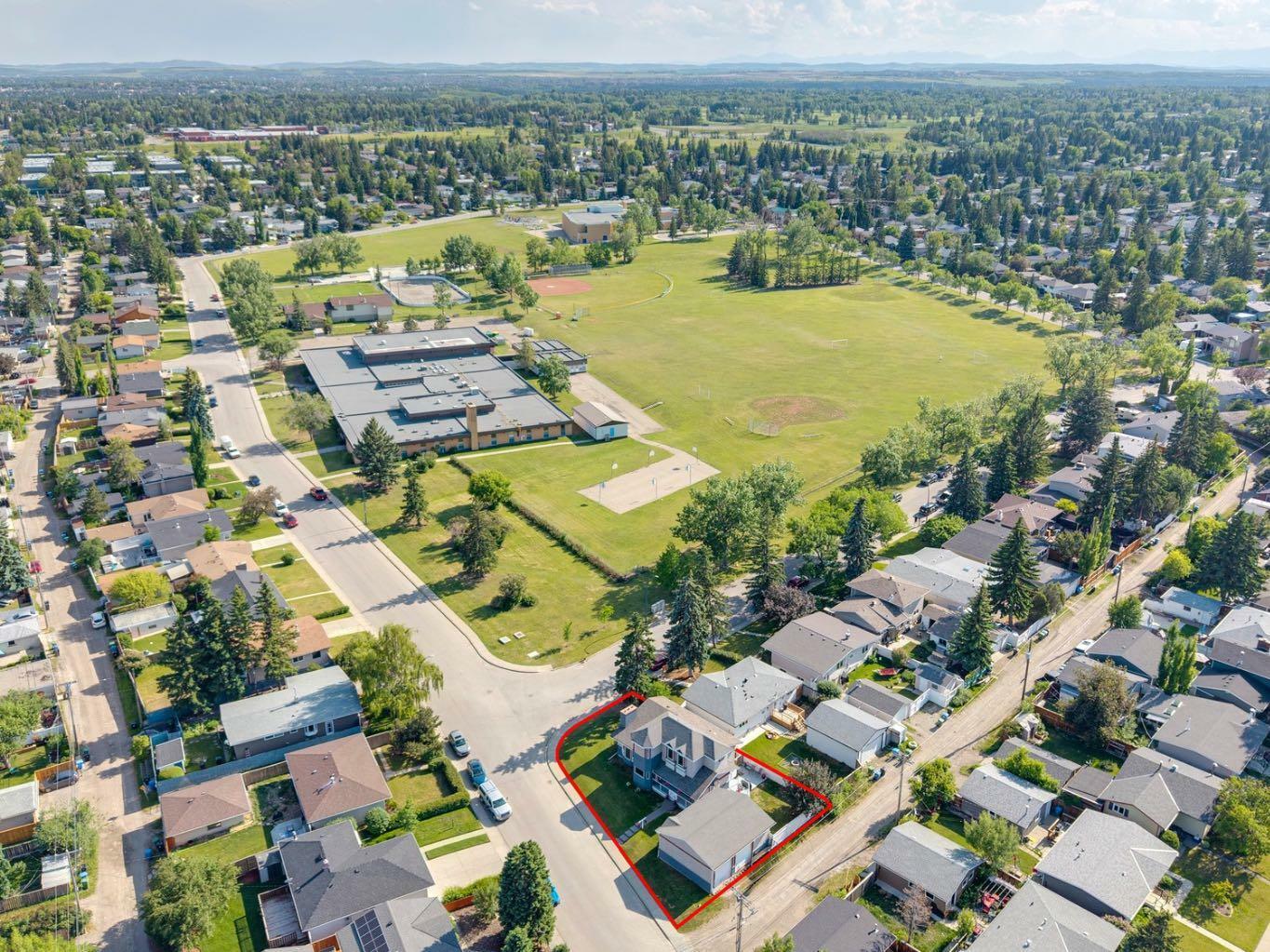 Property Photo: 71 Sackville Drive SW AB T2W 0W4