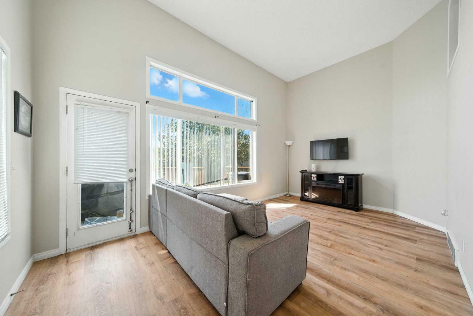 Property Photo:  143 Copperfield Lane SE  AB T2Z 4S9 