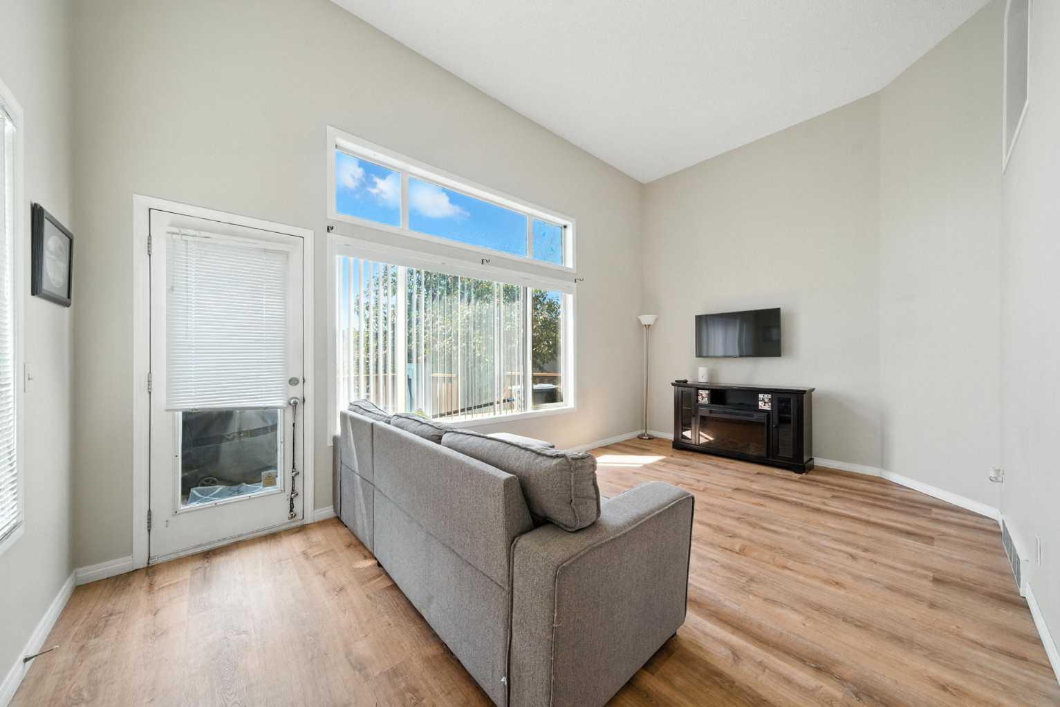 Property Photo:  143 Copperfield Lane SE  AB T2Z 4S9 