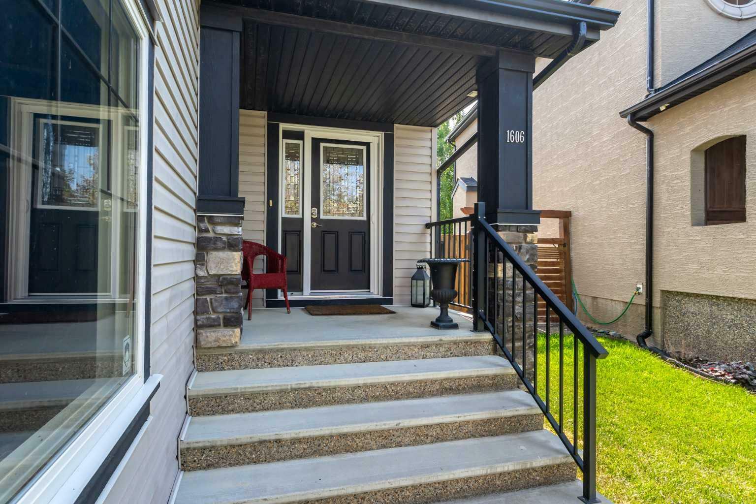 Property Photo: 1606 Montgomery Close SE AB T1V 0B7