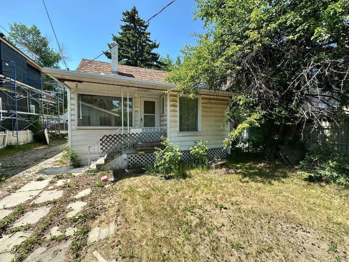 Property Photo: 1110 6 Street NE AB T2E 3Y8