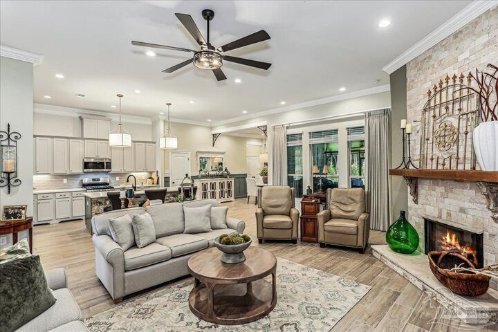Property Photo: 3160 Mountain Laurel Tr FL 32533