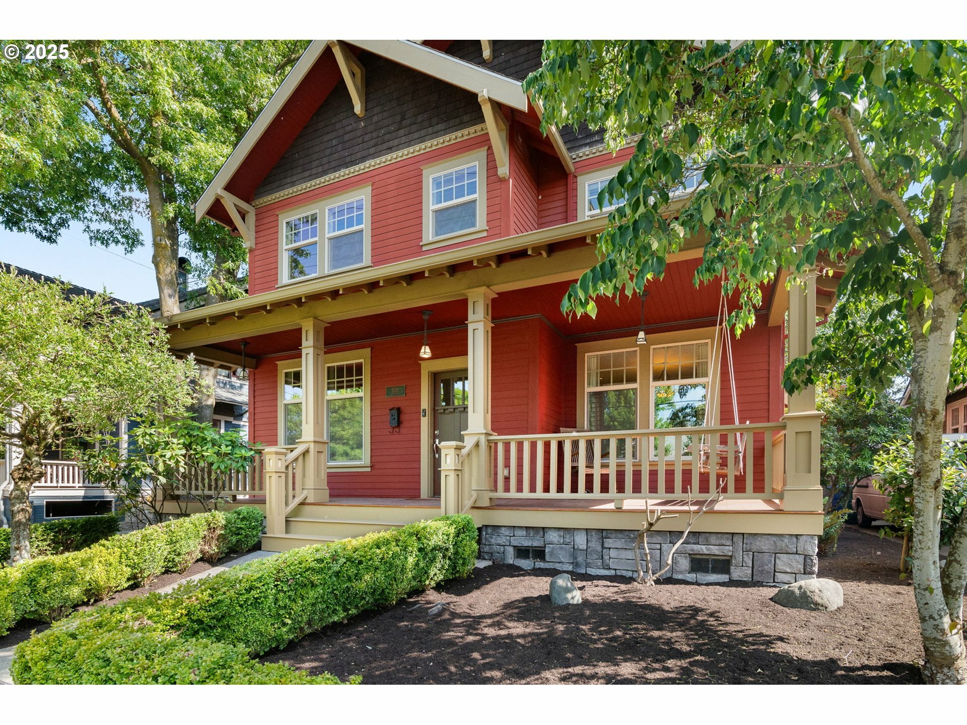 Property Photo: 1620 NE Going St OR 97211