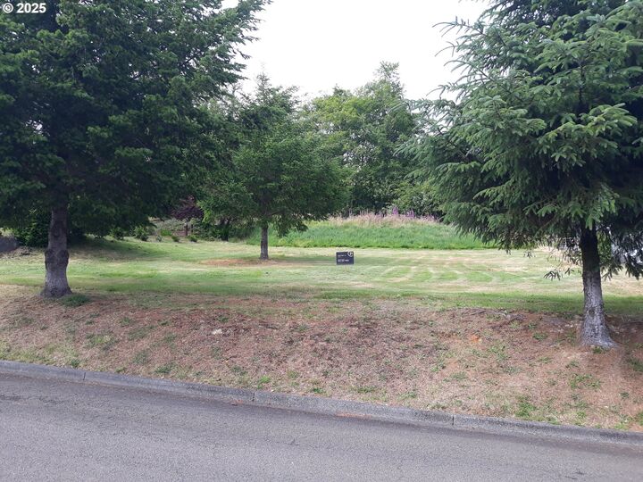 1880 SE 3rd St  Astoria OR 97103 photo