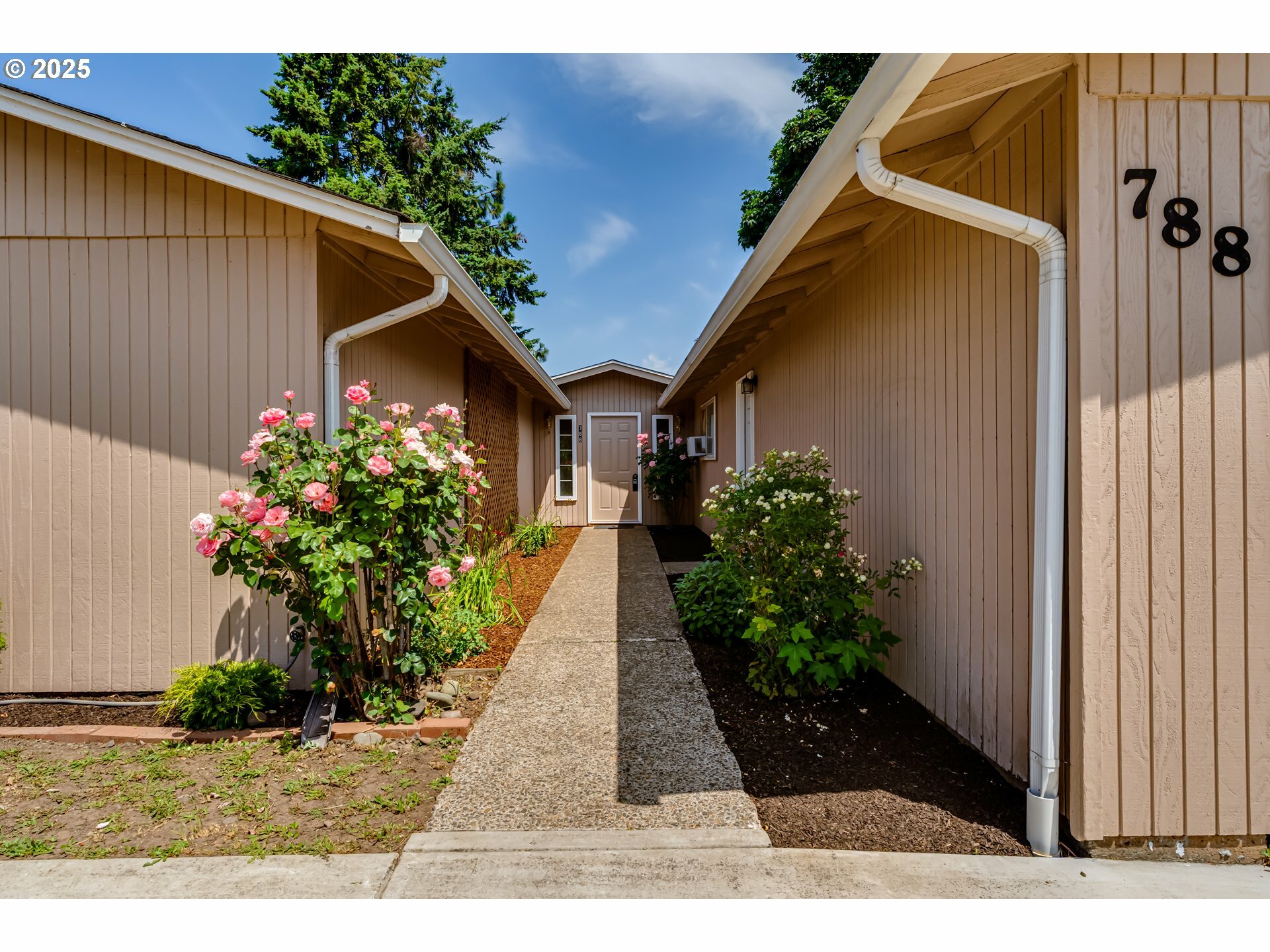 Property Photo: 786 W Quinalt St OR 97477