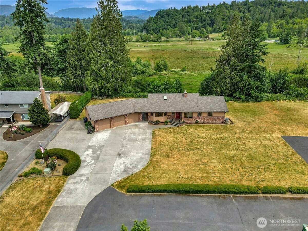 Property Photo: 21611 88th Drive NE WA 98223