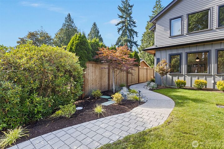 Property Photo:  10168 NE 112th Place  WA 98033 