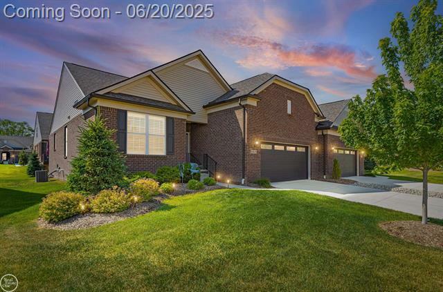 Property Photo:  40625 Tulip Trace  MI 48036 