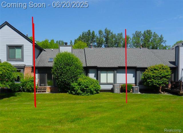 Property Photo: 2791 Lochmoor Boulevard 21 MI 48360