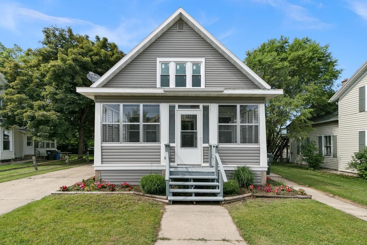 Property Photo:  215 West Burns Street  WI 53901 