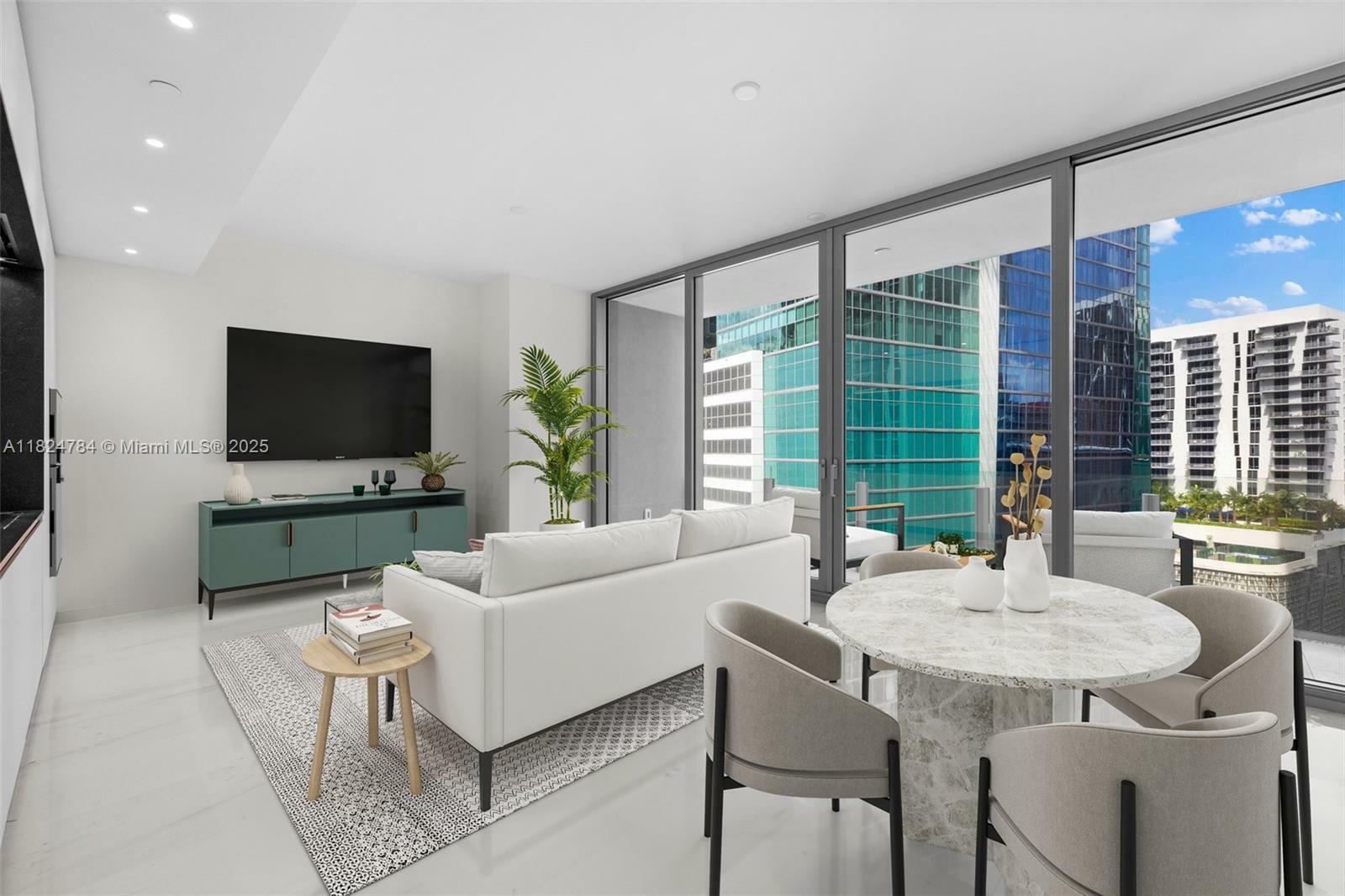 Property Photo: 300 Biscayne Blvd Way 1708 FL 33131