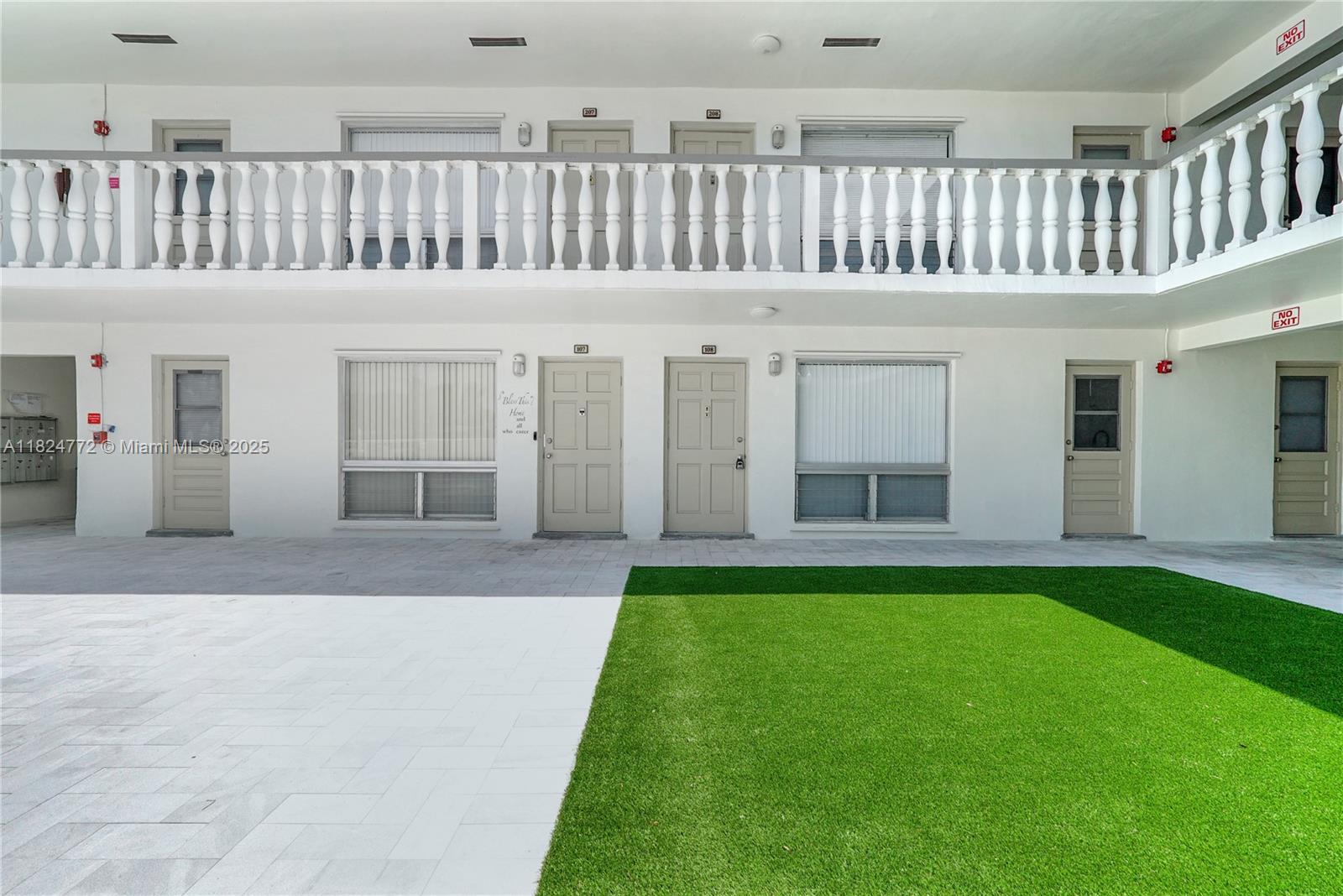 Property Photo:  5450 Hollywood Blvd 206  FL 33021 