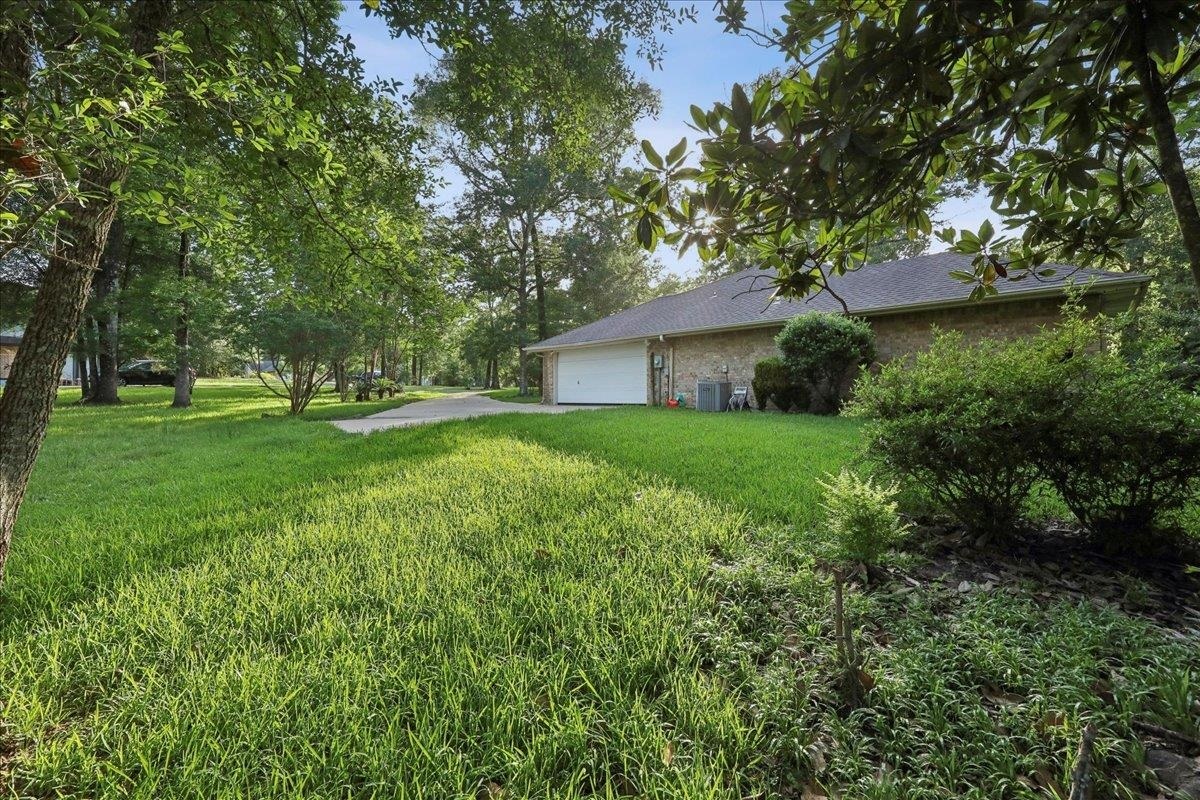 Property Photo: 16 Briarcliff Lane TX 77657