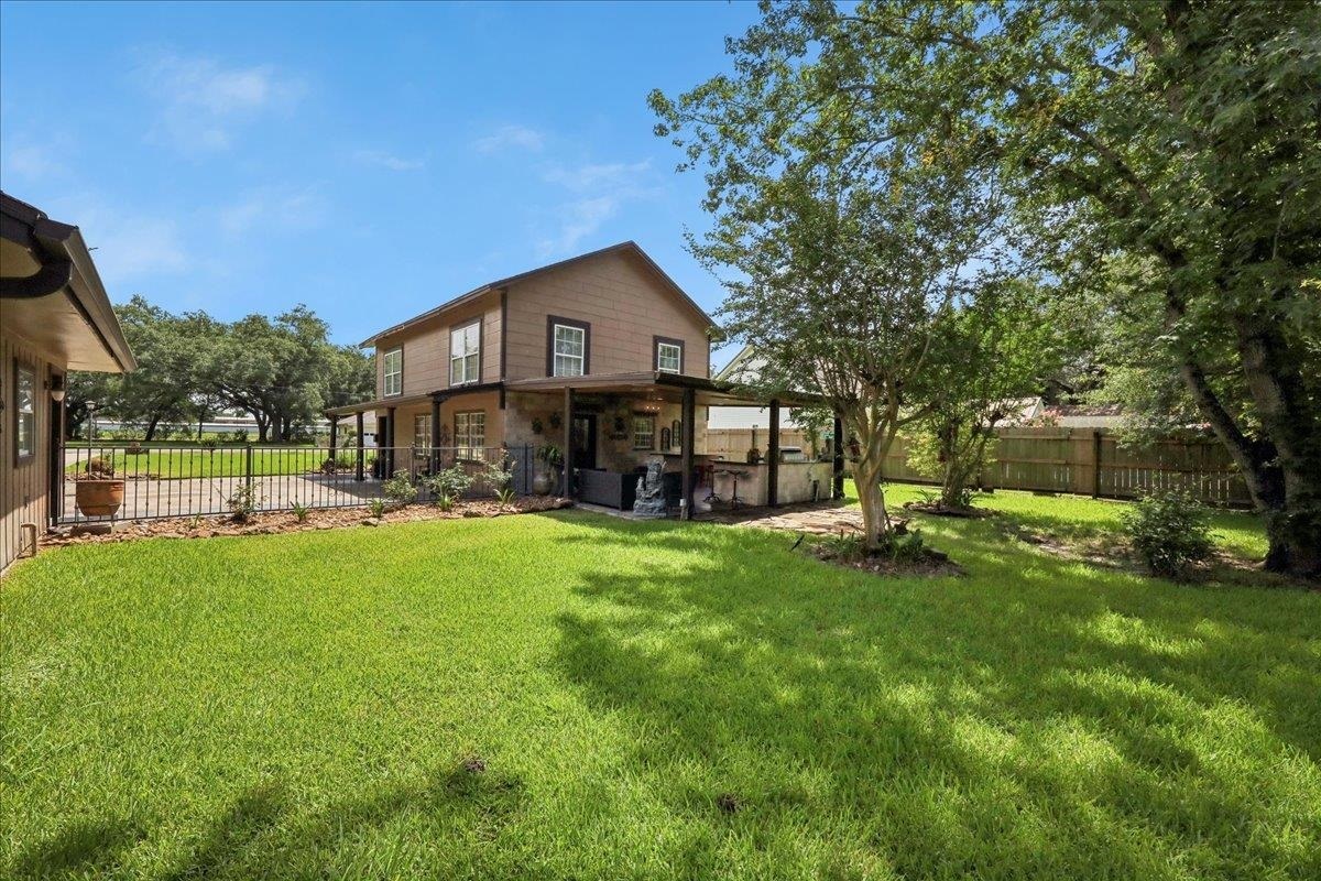 3231 Charles Ave.  Groves TX 77619 photo