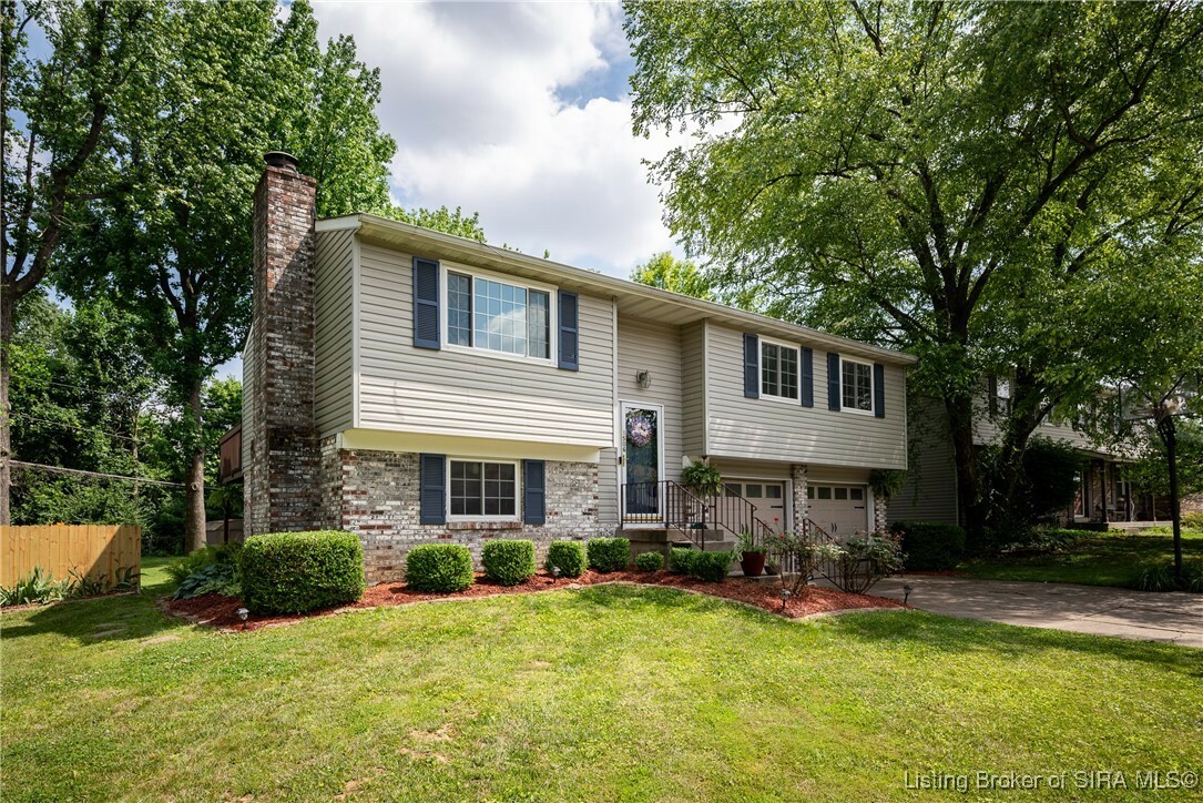 Property Photo: 1506 Sportsman Drive IN 47130