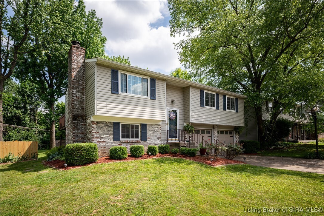 Property Photo: 1506 Sportsman Drive IN 47130
