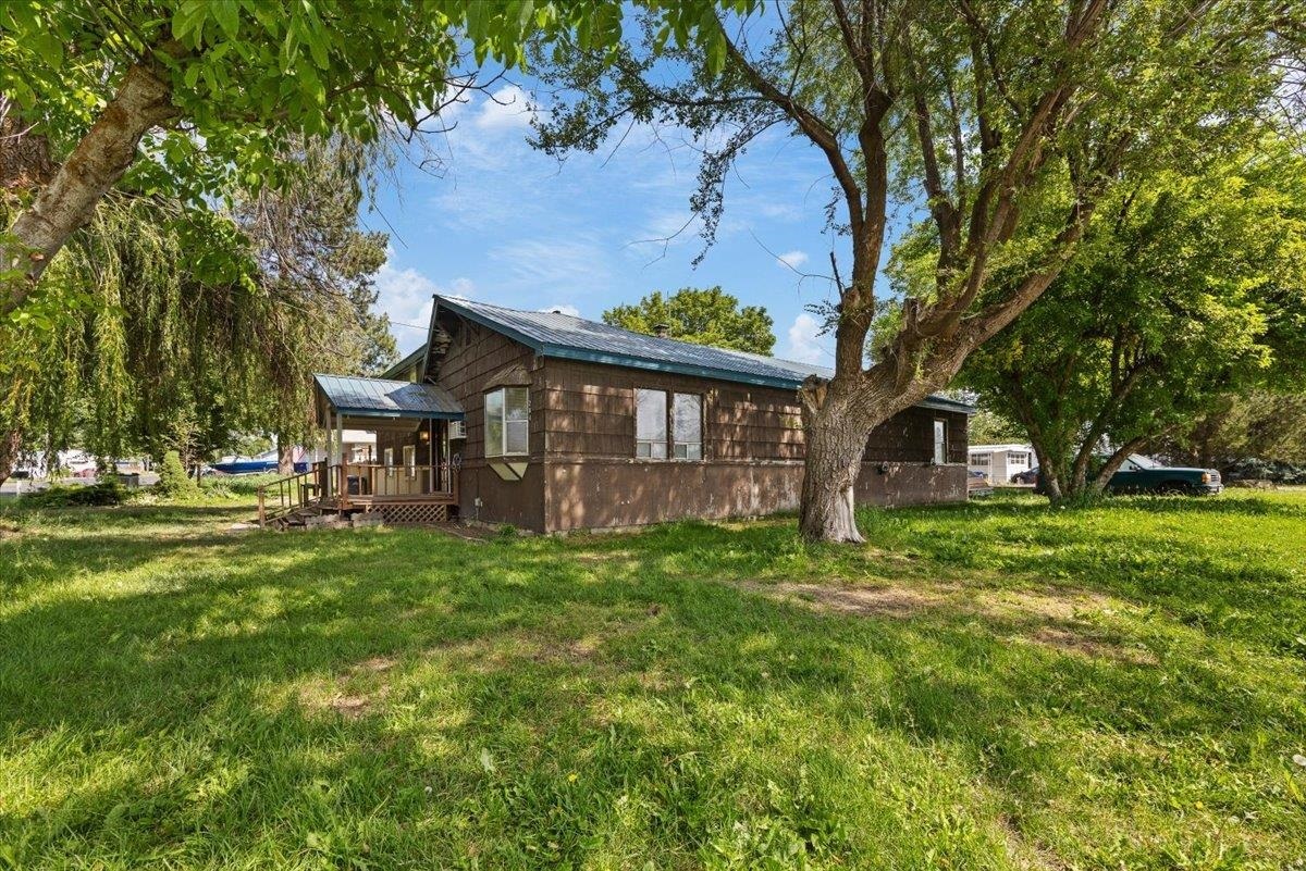 Property Photo: 204 E Campbell St WA 99022