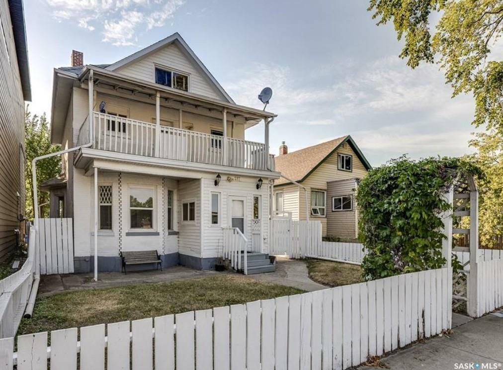 Property Photo:  217 H Avenue S  SK S7M 1W1 