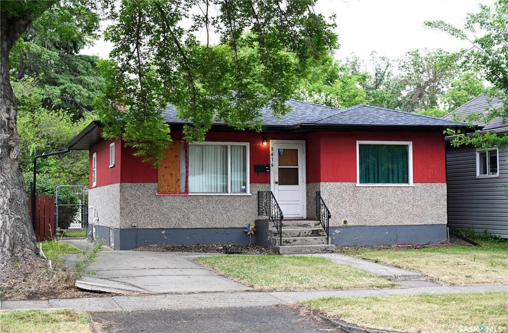Property Photo:  1416 D Avenue N  SK S7L 1P4 